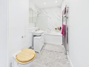 BATHROOM- click for photo gallery